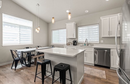 Bayview House | PNW ~ Bayview Bigfoot steps to Lake Pend Oreille/Hot Tub