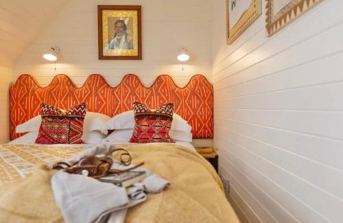 York House | Pocket Cottage Luxury 18th Century Tiny Home in Picturesque Village with Pubs