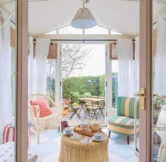 York House | Pocket Cottage Luxury 18th Century Tiny Home in Picturesque Village with Pubs