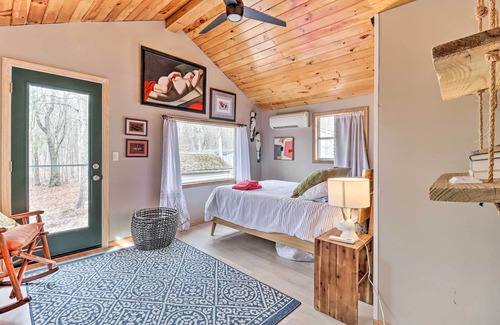 East Stroudsburg Cottage | Pocono Home w/ Fire Pit: 1 Mi to State Forest!