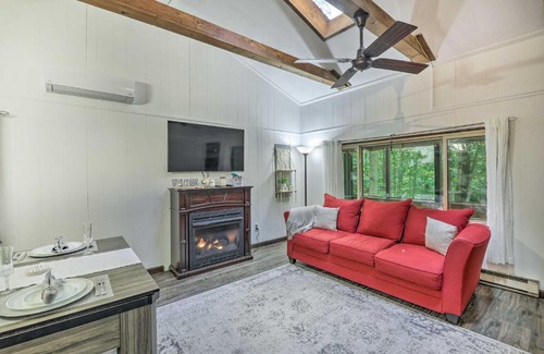 Pocono Lake House | Pocono Lake Relaxy Cabin with Resort Amenities!