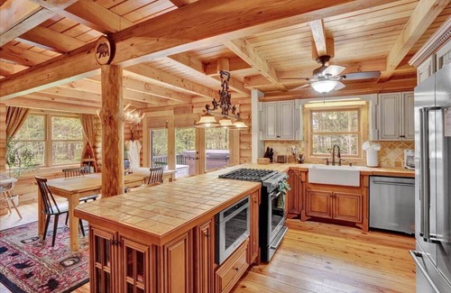 Gouldsboro Cabin | Pocono Log Cabin |Gold Star Community | Hot Tub