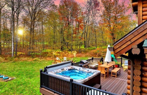 Gouldsboro Cabin | Pocono Log Cabin |Gold Star Community | Hot Tub