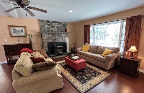 Newfoundland Other | Pocono Mountain House minutes to Wallenpaupack and half hour to Camelback