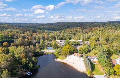 Lake Ariel House | Pocono's Resort - Fire Pit Jacuzzi Winter Sports Amenities