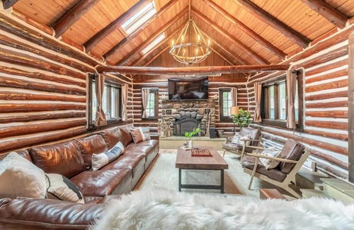 East Stroudsburg House | Poconos Pool Paradise