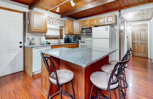 Albrightsville House | Poconos Retreat Zip Lines Snow Sports