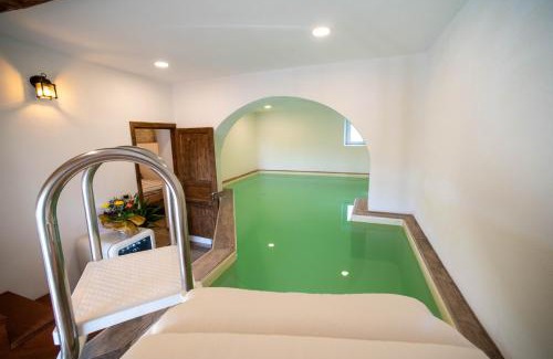 Savona House | Podere Maletto - Appartamento con PISCINA INTERNA riscaldata Savona
