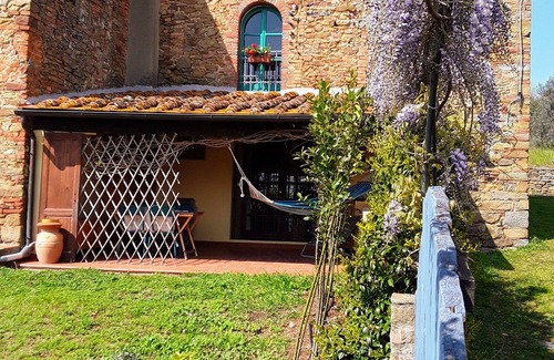 Vinci House | Poderino La Noce - Room with Private Bathroom and Patio, Wi-Fi, View and Garden