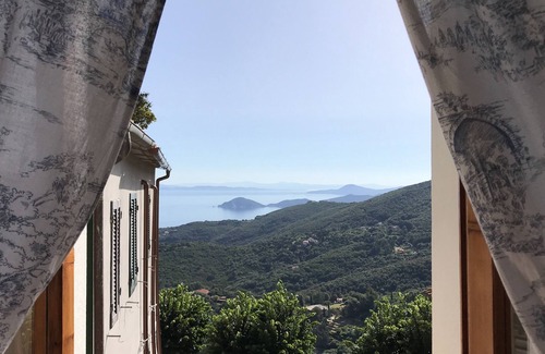 Poggio Apartment | POGGIO, large apartment in a village frozen in time between sea and mountains