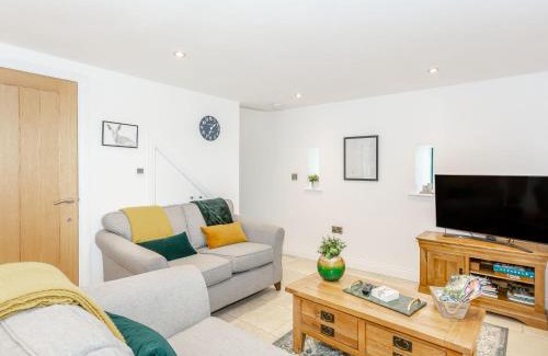 Skipton House | Pogles Wood Cottage