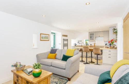 Skipton House | Pogles Wood Cottage