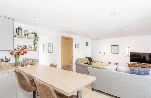 Skipton House | Pogles Wood Cottage