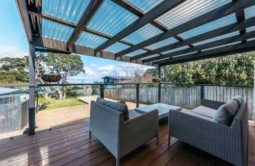 Surfdale House | Pohutukawa Cottage, Waiheke Island