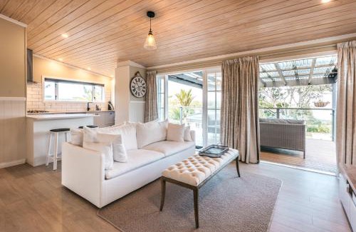 Surfdale House | Pohutukawa Cottage, Waiheke Island