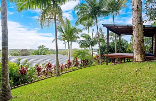 Ocean Shores Cottage | Poinciana - Fabulous coastal home with lush gardens & panoramic views