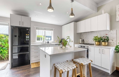 Point Chevalier House | Point Chevalier Home, WiFi, 10min to CBD, Zoo