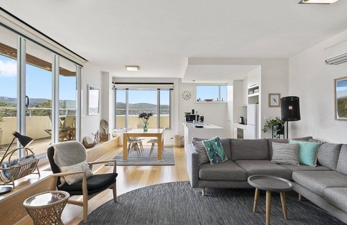 Lorne Apartment | Point Grey Apartment One - Viewpoint