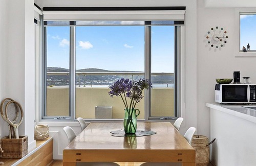 Lorne Apartment | Point Grey Apartment One - Viewpoint