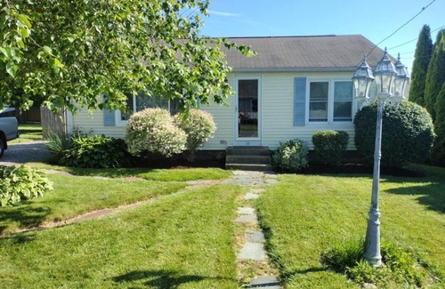 Narragansett Cottage | Point Judith Narragansett Rhode Island Cottage by the Sea