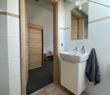 Dobrzen Wielki House | Pokoje do wynajęcia Massek