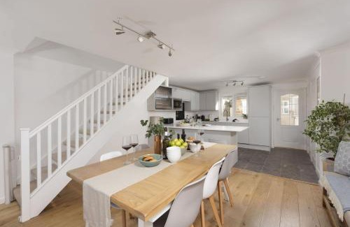 Porthtowan House | Poldreth - situated above the golden sand and rolling waves of Porthtowan Beach