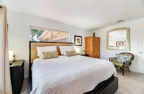 Cypress Point House | Pompano Beach Hideaway with Fenced Yard & BBQ