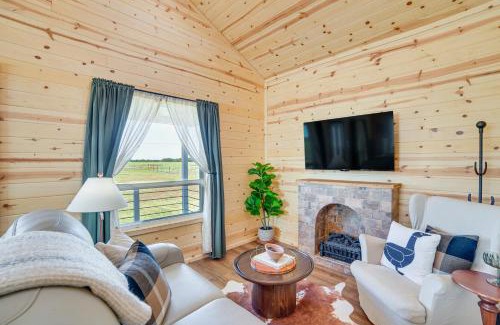 Van House | Pond and Grazing Cattle! Rural Getaway Near Van