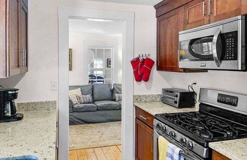 Harwich Cottage | Pond Front Beach Pet Friendly AC WiFi