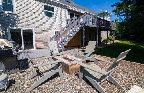 South Chatham House | Pond Front Home w Game Room Dog Friendly