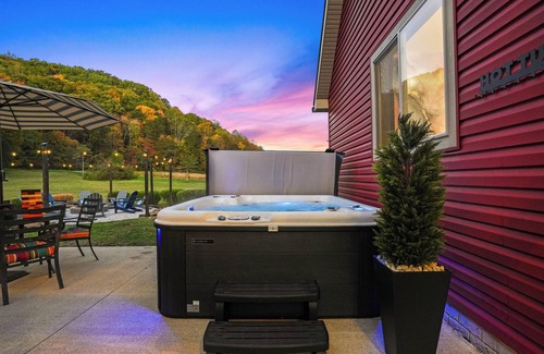 Rockbridge House | Pond-RoomTheater-SpeakEasy-HeatedPool-Game