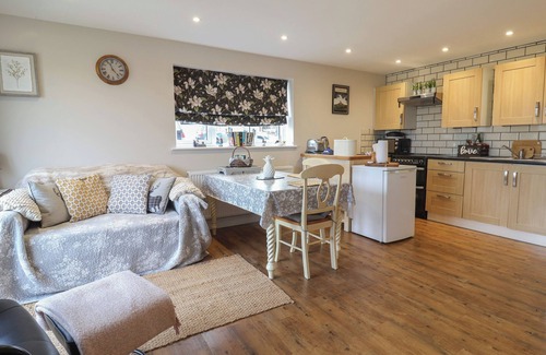 Beaminster Cottage | POND VIEW AT YEABRIDGE FARM, with a garden in Mosterton