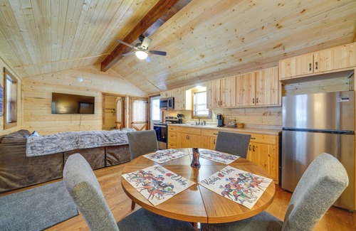 La Grange Cabin | Pond-View Cabin Near Louisville on Racehorse Farm!