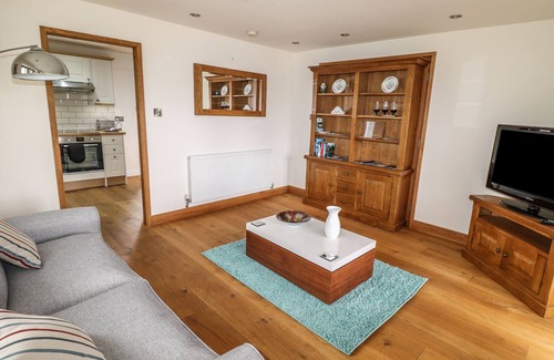 Cuckney Cottage | Pond View