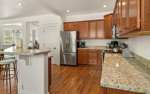 Ponderosa Trails House | Ponderosa Escape Stunning Location Incredible Game Room Urban Trail System AC EV-charger