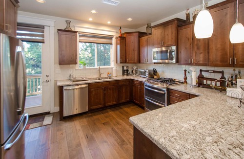 Ponderosa Trails House | Ponderosa Heights Retreat - Large 5+ bedroom home with AC!