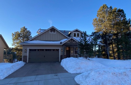 Ponderosa Trails House | Ponderosa Heights Retreat - Large 5+ bedroom home with AC!