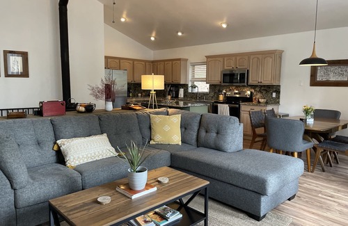 Kachina Village Cabin | Ponderosa Moon - Cabin in the pines. Spacious home w/Game room & EV Charger