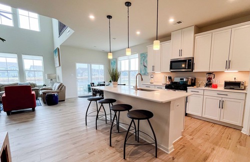 Millville House | Pondside Paradise: Fishing-Pools-Bishops Landing-Seasonal Free Bethany Shuttle