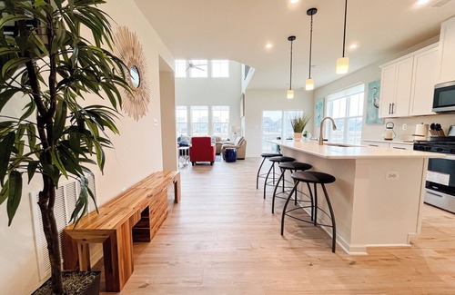 Millville House | Pondside Paradise: Fishing-Pools-Bishops Landing-Seasonal Free Bethany Shuttle