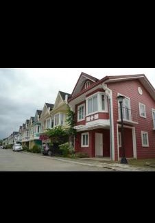 Pallocan Apartment | Pontefino Prime Townhouse 4BR with Wifi & Pool