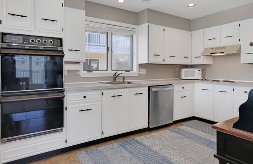 Avalon House | POOL & 3 HOUSES FROM THE BEACH!