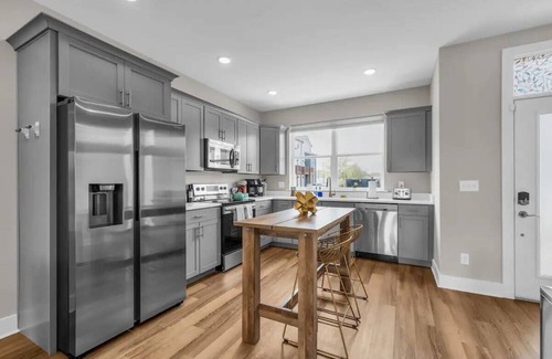 Chattanooga House | Pool! 4K TVs! Walkable to Riverwalk & bike rentals