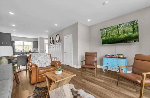 Chattanooga House | Pool! 4K TVs! Walkable to Riverwalk & bike rentals