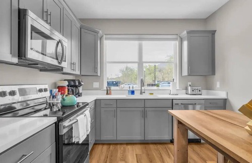 Chattanooga House | Pool! 4K TVs! Walkable to Riverwalk & bike rentals