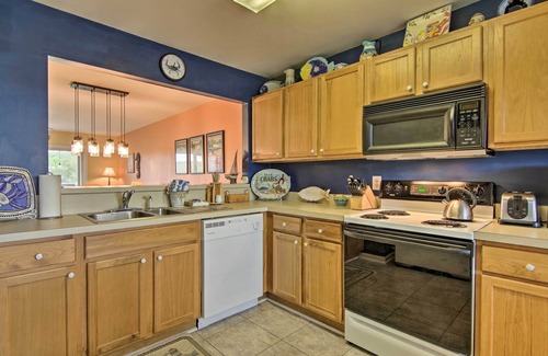 Ocean View Condo | Pool & Bay Access: Serene Ocean View Oasis