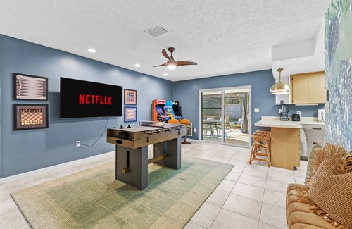 Walsingham House | Pool & Fire Pit Retreat – Sleeps 14, No Flood Zone