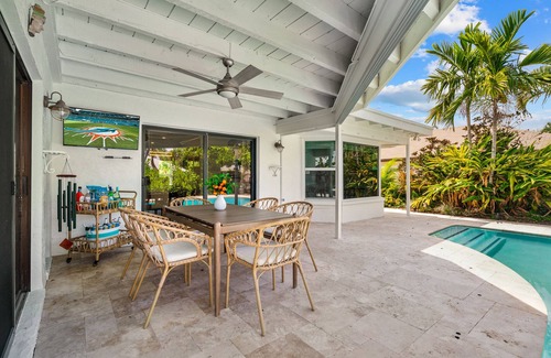 Boynton Beach House | Pool | Grateful Dead Inspired | Putting Green Fun