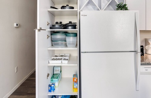 Downtown Cincinnati Apartment | Pool, Gym & Sky Lounge 1Bedroom Near Fountain Sq.