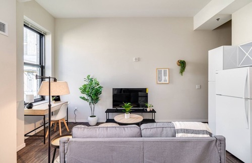 Downtown Cincinnati Apartment | Pool, Gym & Sky Lounge 1Bedroom Near Fountain Sq.